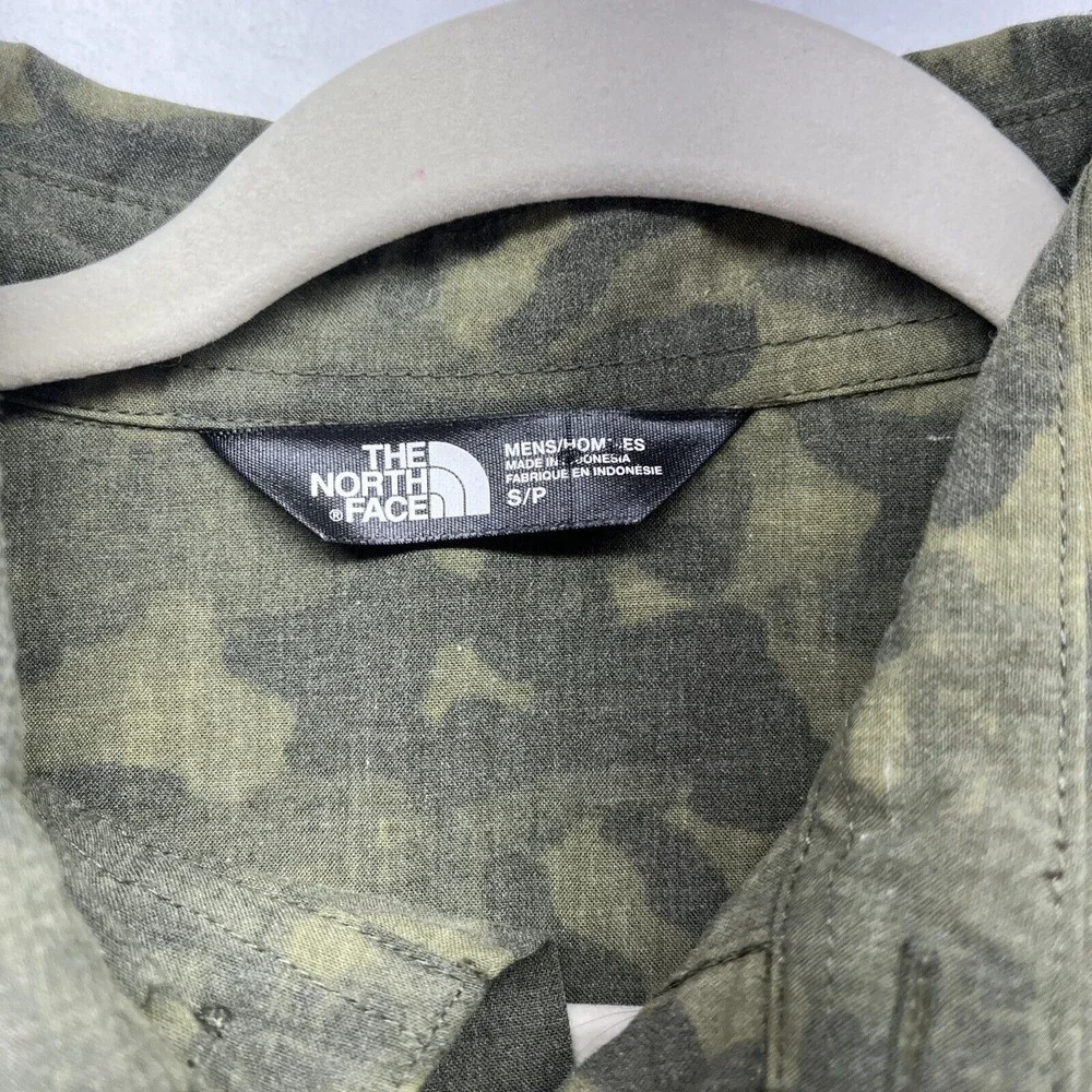 The North Face Camo‎ Long Sleeve Button Down Men's Sz Small green Military